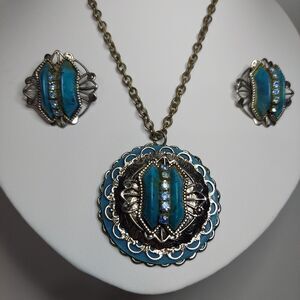 SET Turquoise blue, silver colored necklace and clip earrings 1 1/4" Chain 15"